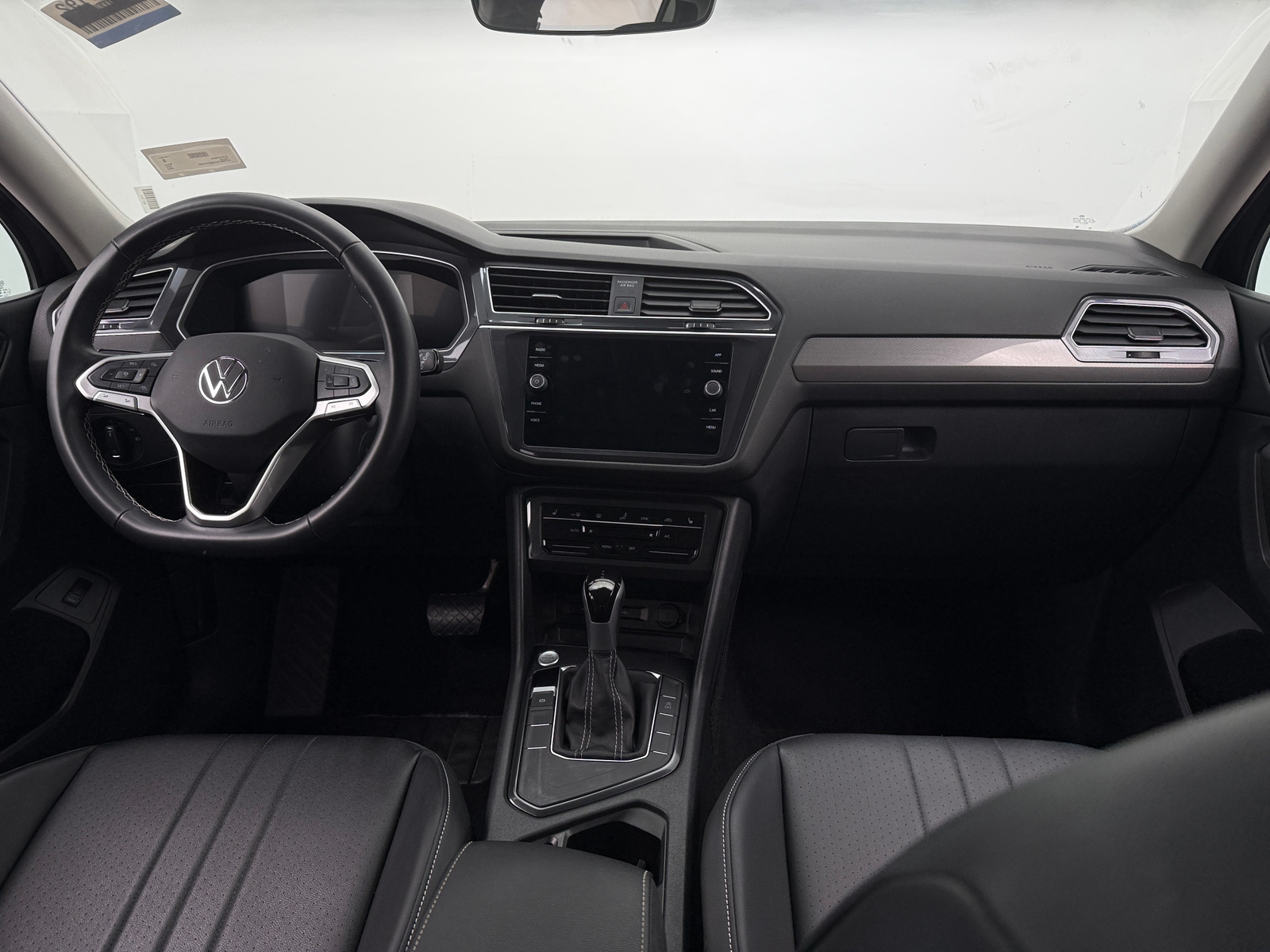 Thumbnail: 2024 Volkswagen Tiguan - 2