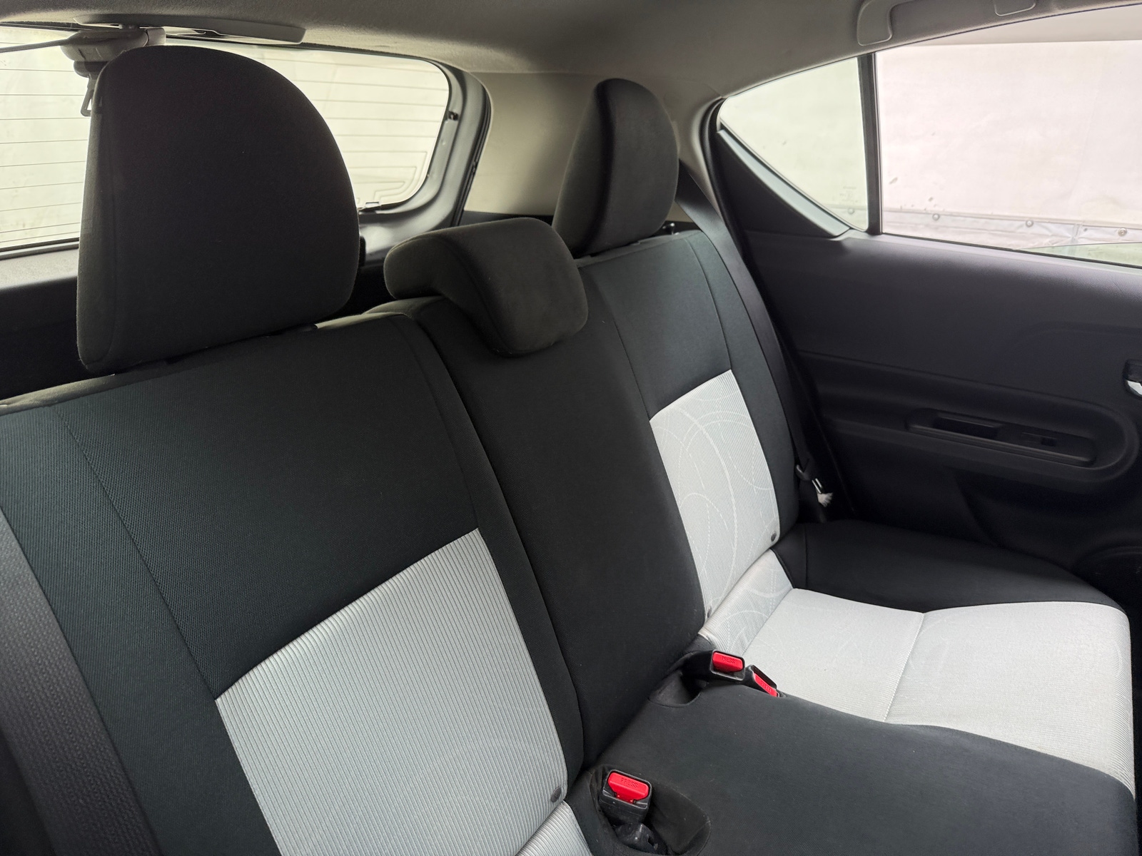 Thumbnail: 2015 Toyota Prius c - 6