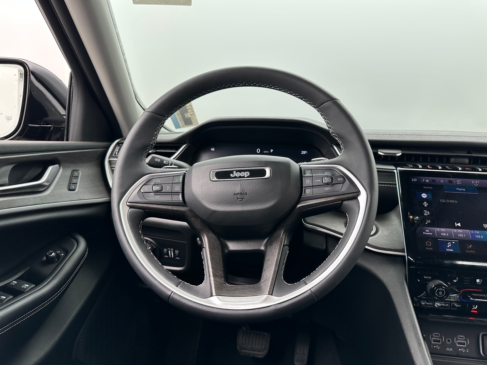 Thumbnail: 2023 Jeep Grand Cherokee L - 4