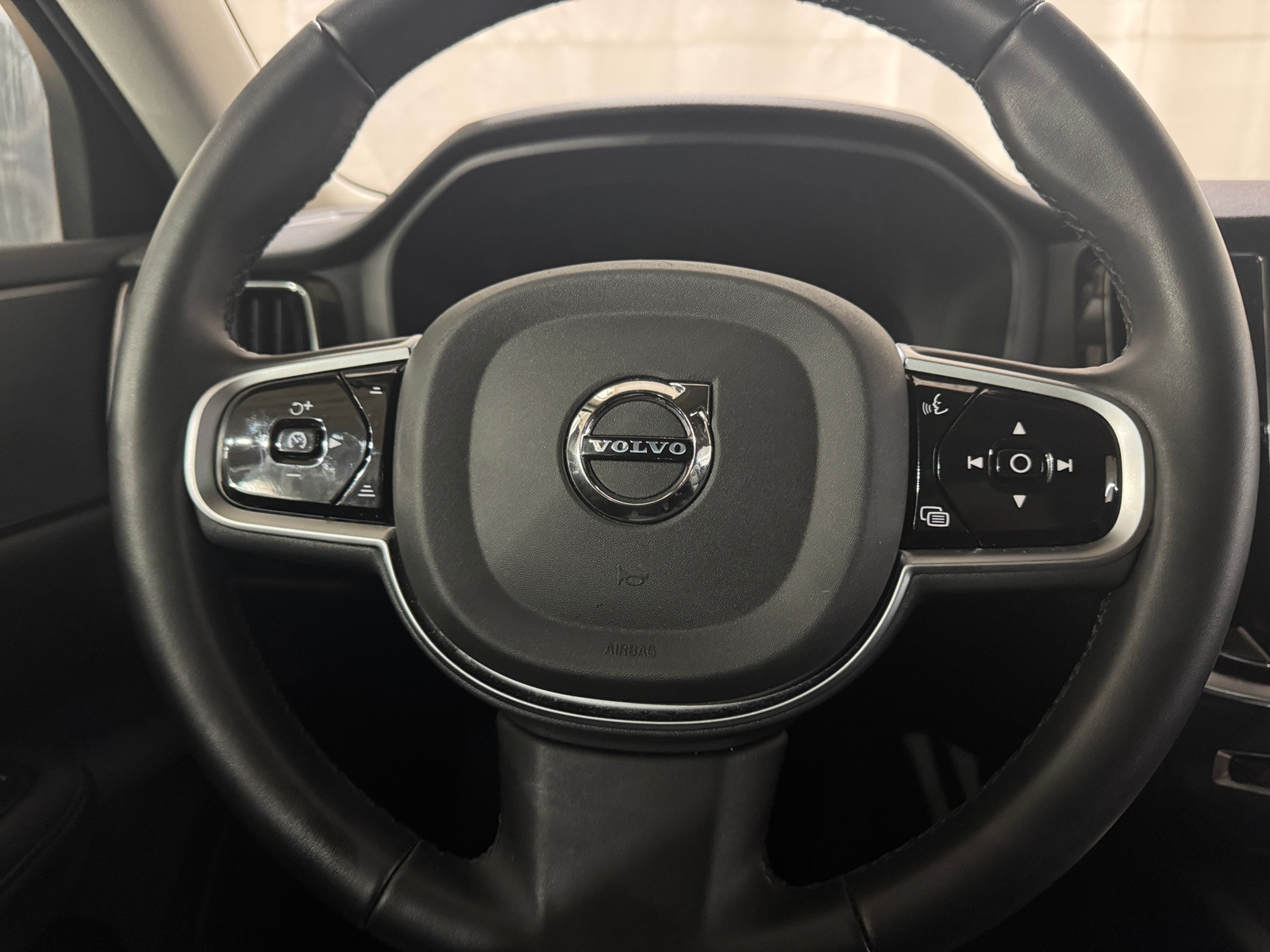 Thumbnail: 2025 Volvo V60 - 4