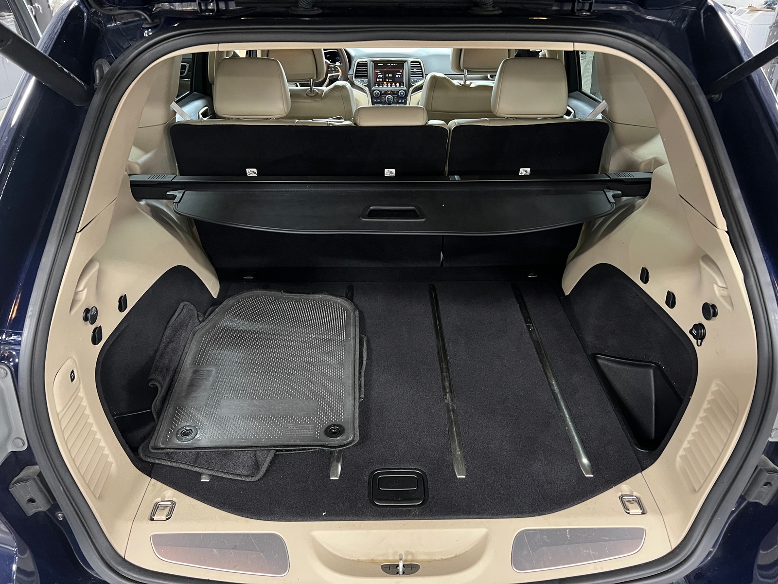 Thumbnail: 2017 Jeep Grand Cherokee - 6