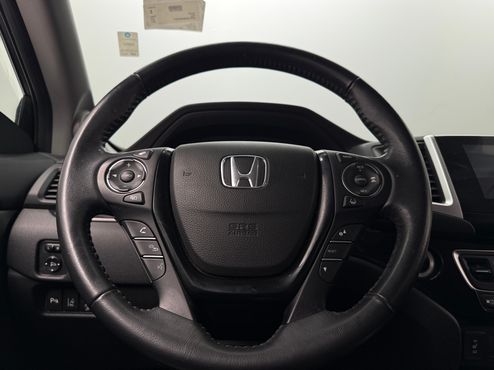 Thumbnail: 2017 Honda Pilot - 4