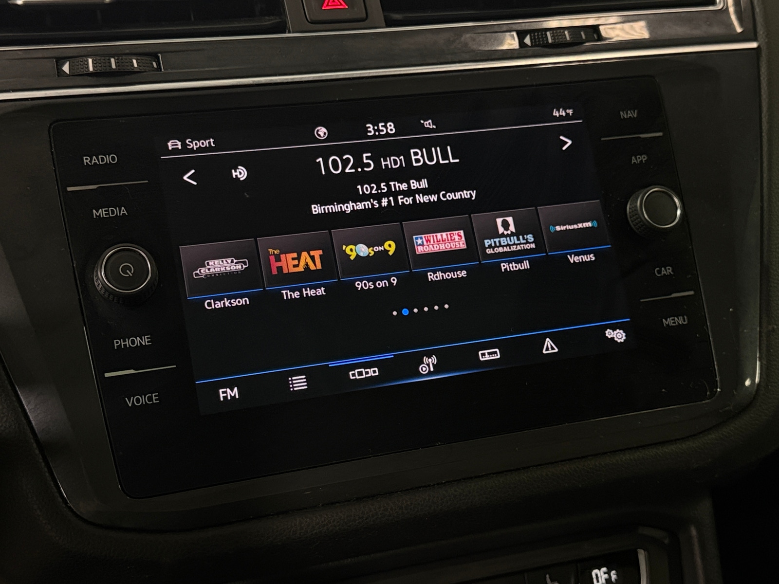 Thumbnail: 2021 Volkswagen Tiguan - 3