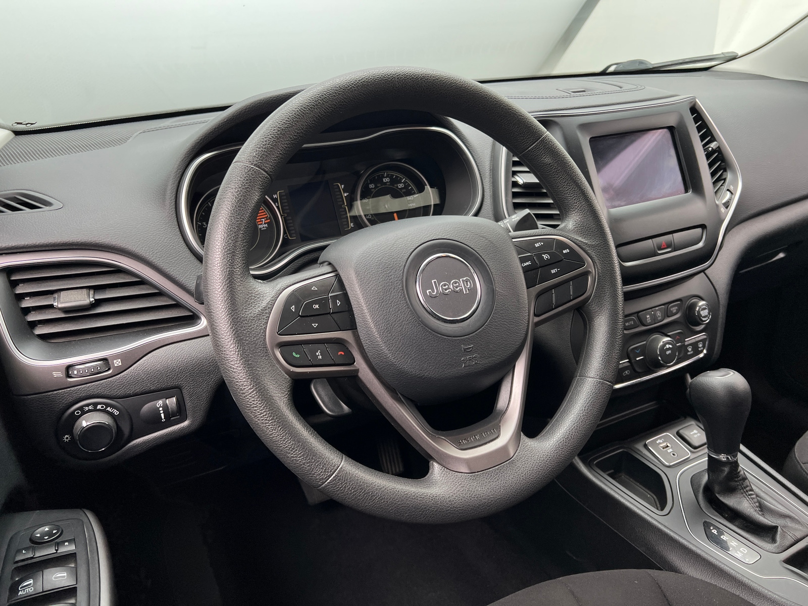 Thumbnail: 2020 Jeep Cherokee - 5