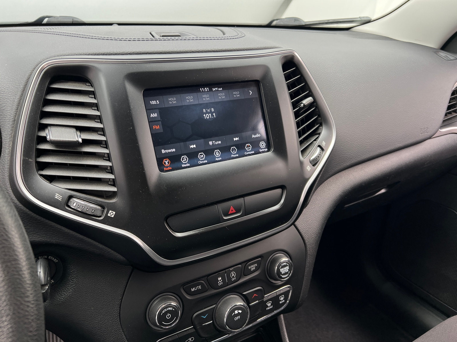 Thumbnail: 2020 Jeep Cherokee - 4