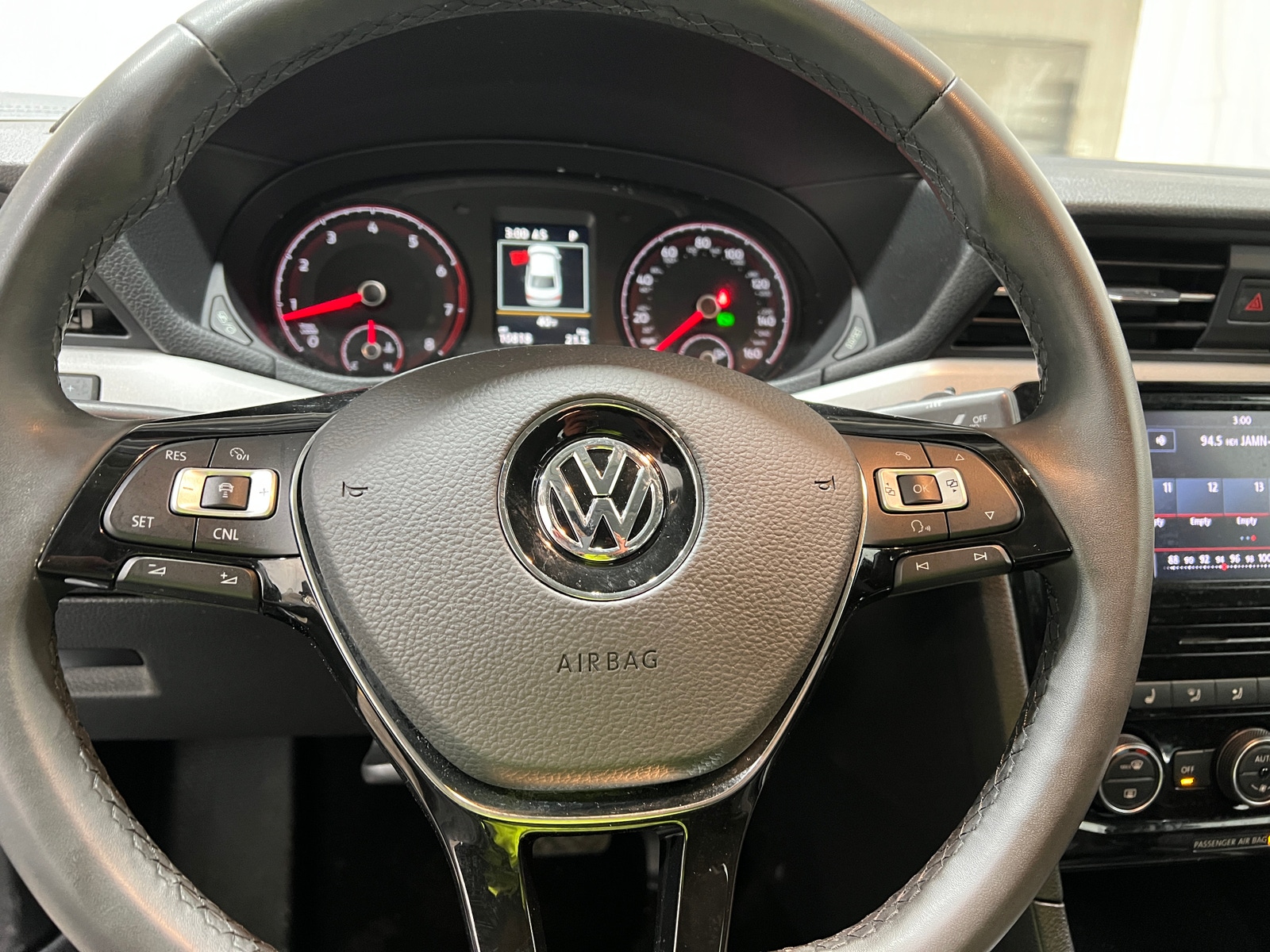 Thumbnail: 2022 Volkswagen Passat - 4