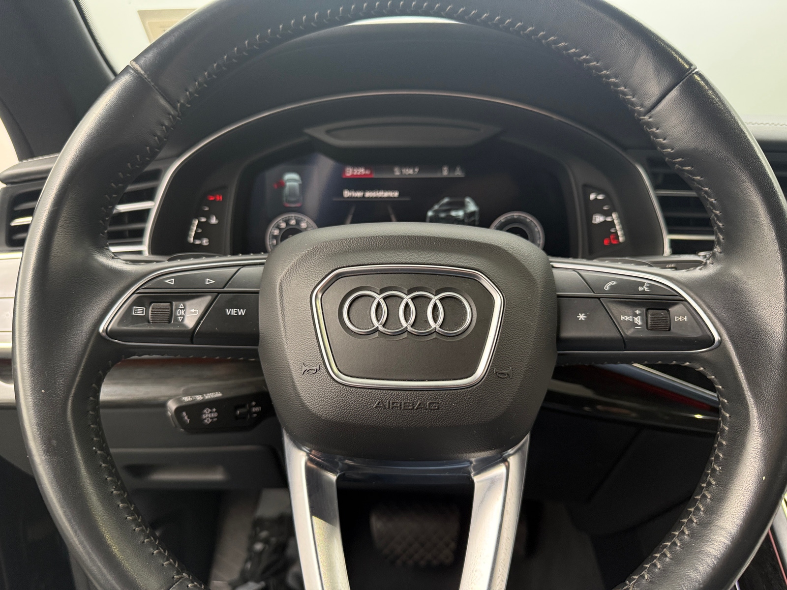 Thumbnail: 2019 Audi Q8 - 4