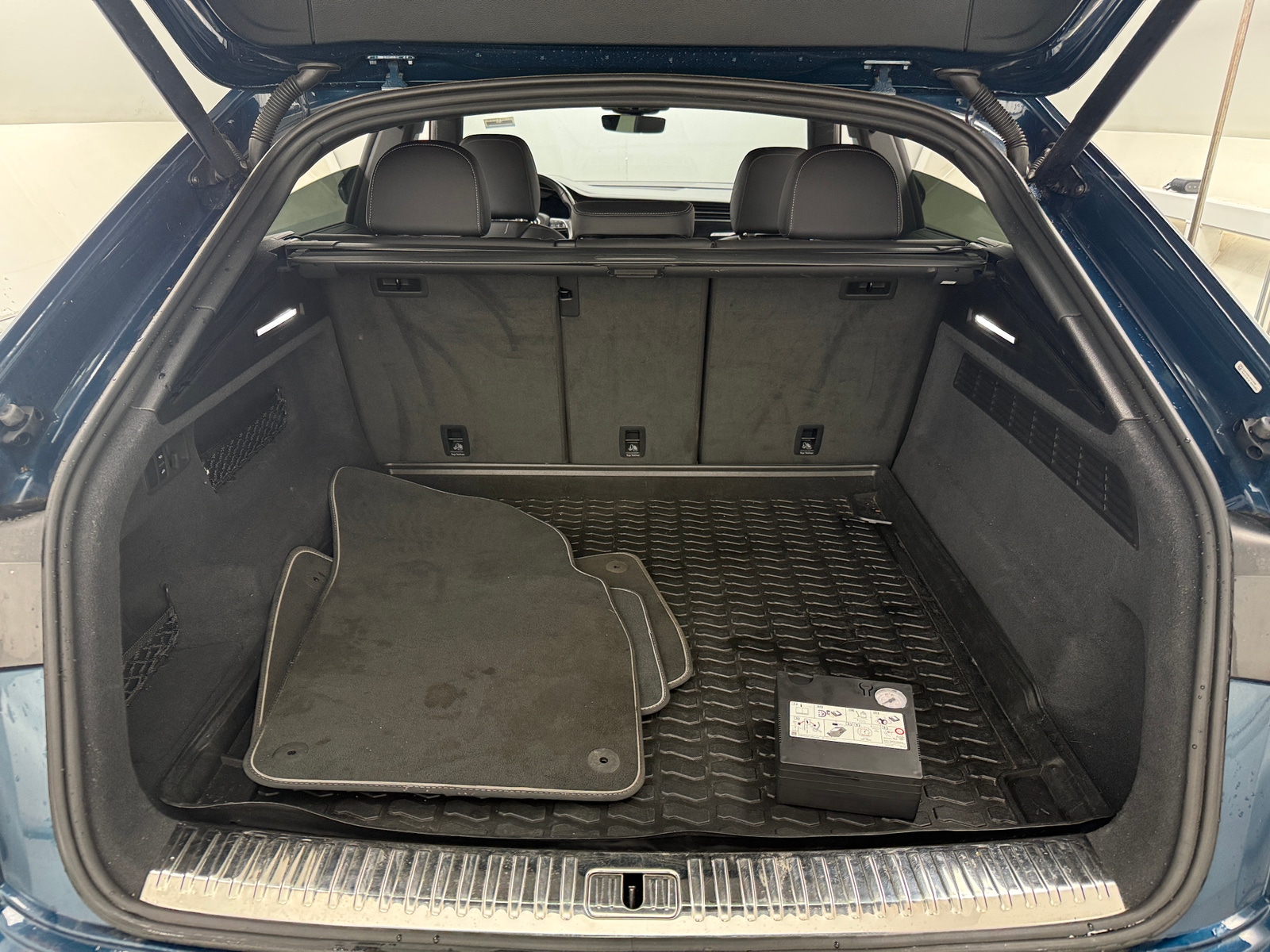 Thumbnail: 2019 Audi Q8 - 6