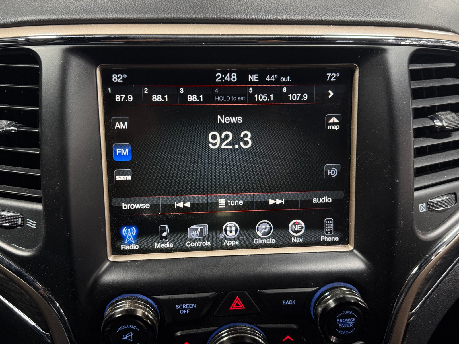 Thumbnail: 2017 Jeep Grand Cherokee - 3