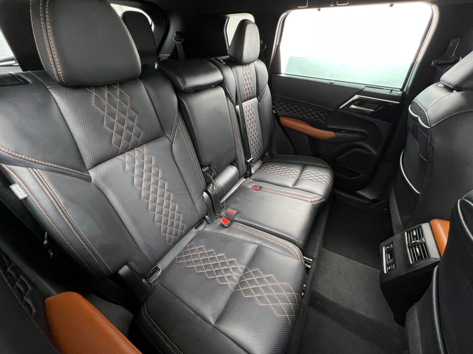 Thumbnail: 2023 Mitsubishi Outlander - 5