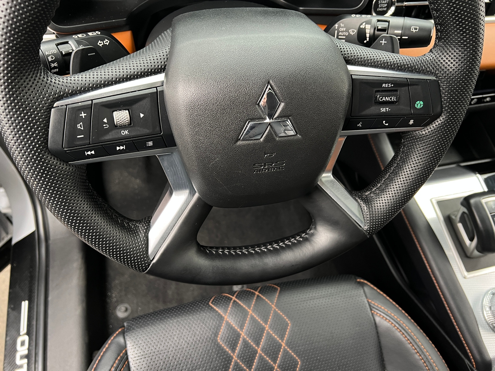 Thumbnail: 2023 Mitsubishi Outlander - 4