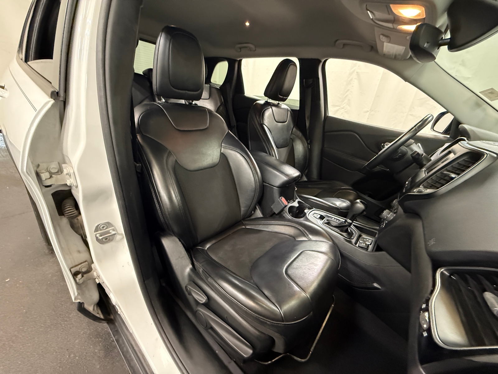 Thumbnail: 2020 Jeep Cherokee - 2