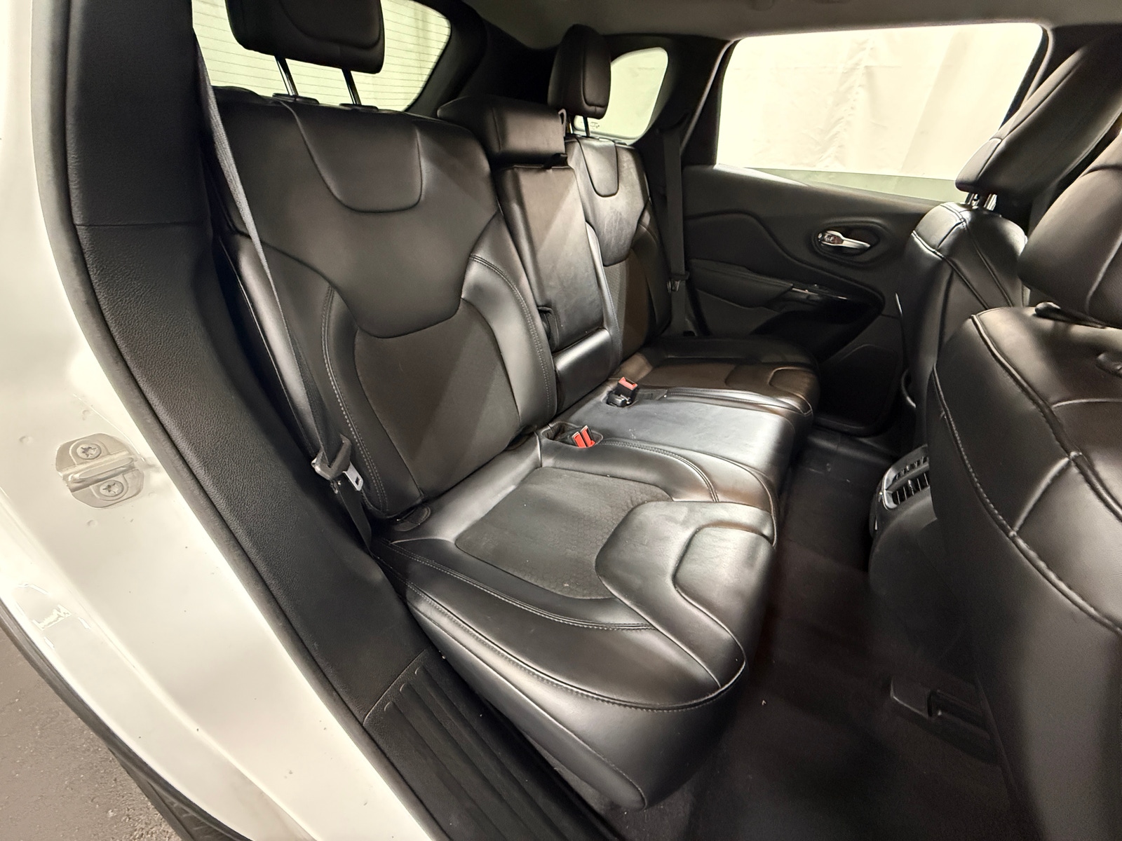 Thumbnail: 2020 Jeep Cherokee - 6