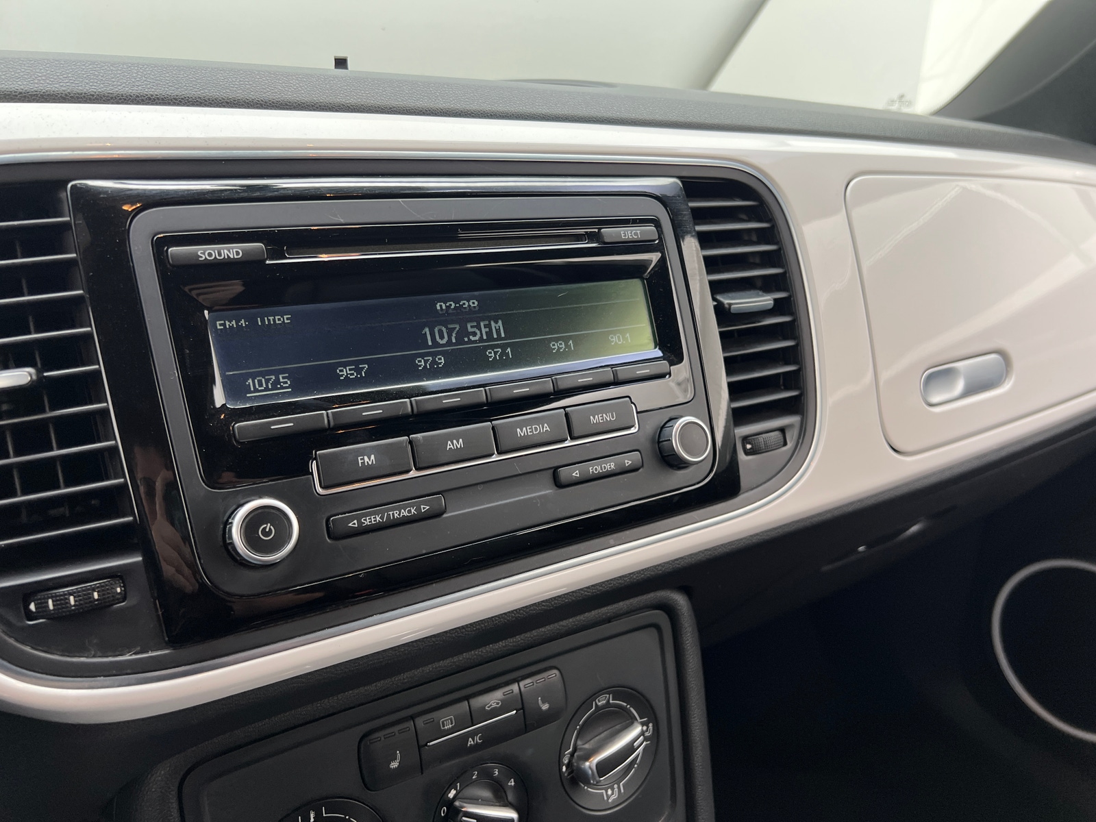 Thumbnail: 2013 Volkswagen Beetle - 3