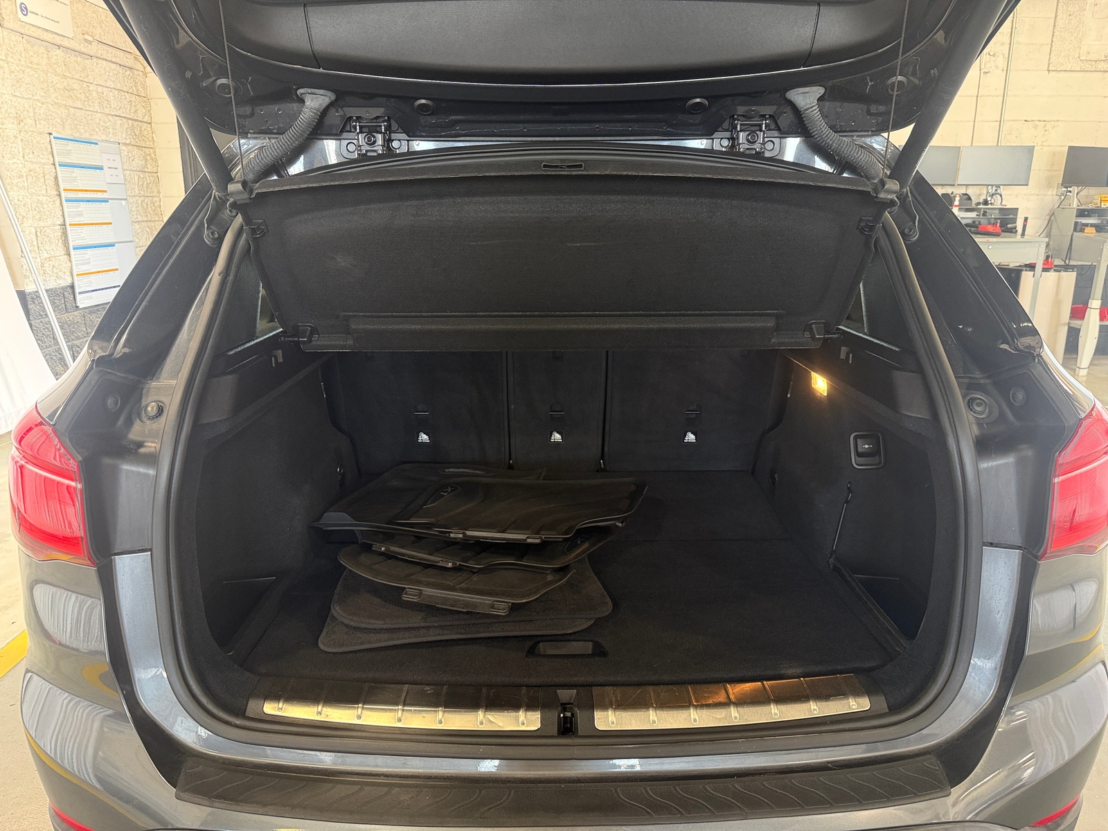 Thumbnail: 2017 BMW X1 - 6