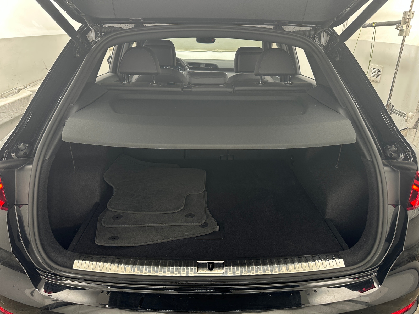 Thumbnail: 2021 Audi Q3 - 6