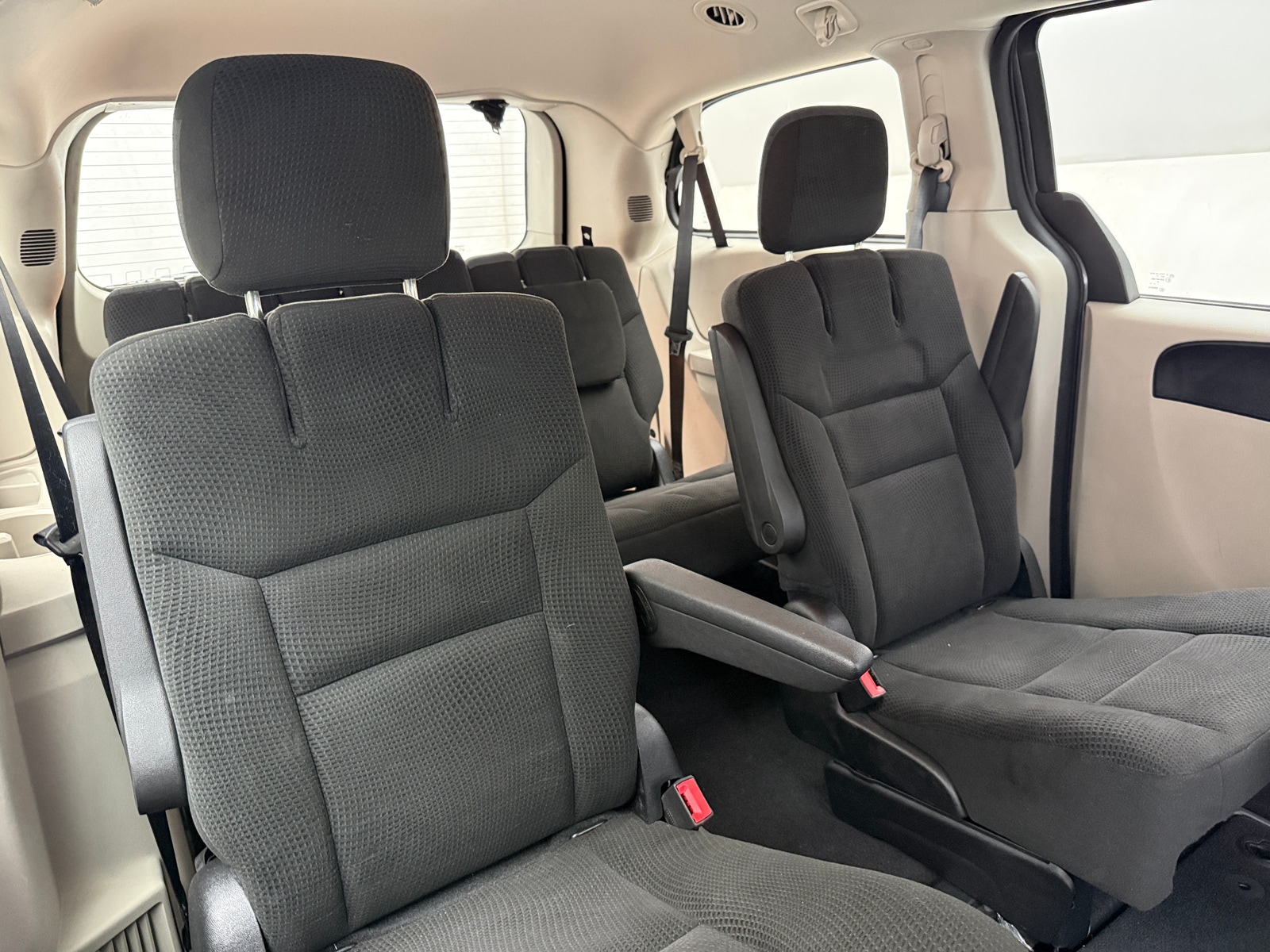 Thumbnail: 2016 Dodge Grand Caravan - 6