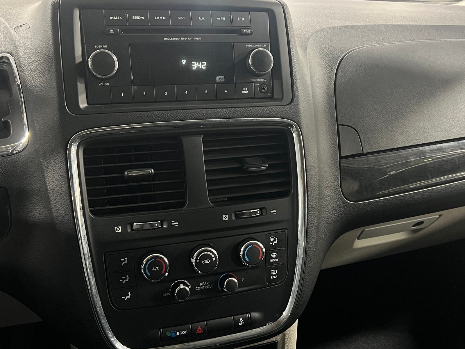 Thumbnail: 2016 Dodge Grand Caravan - 4