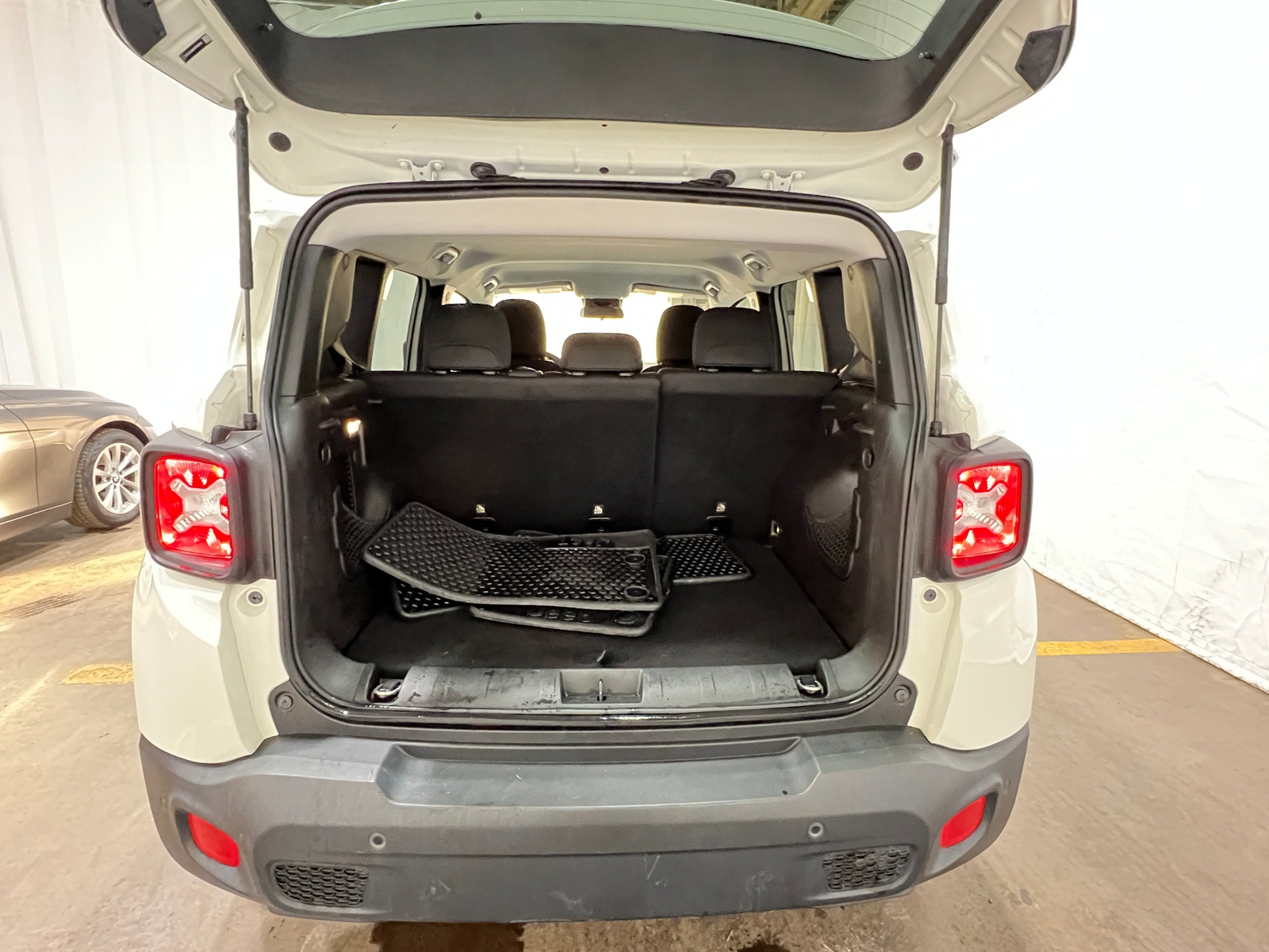 Thumbnail: 2018 Jeep Renegade - 7