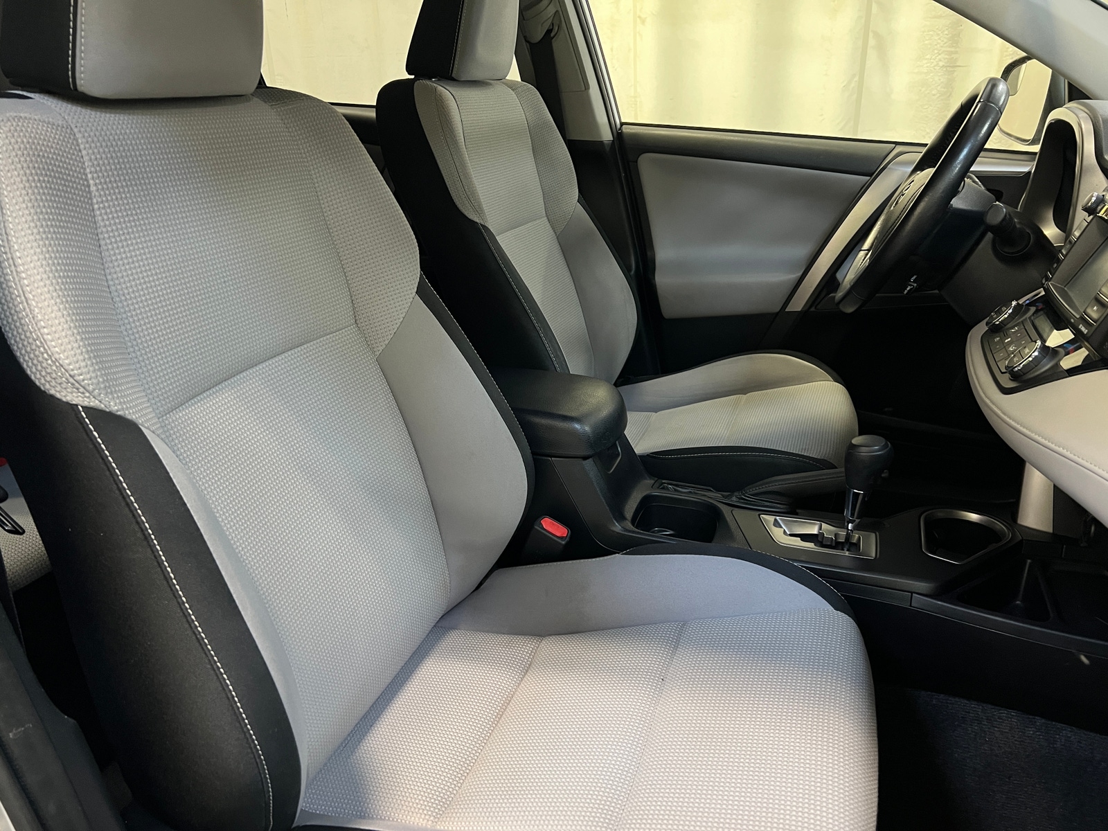 Thumbnail: 2016 Toyota RAV4 - 2