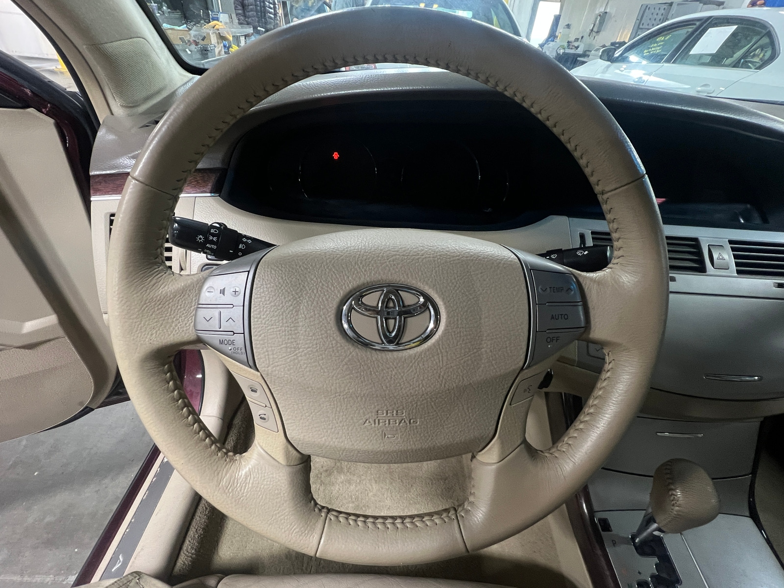 Thumbnail: 2010 Toyota Avalon - 4