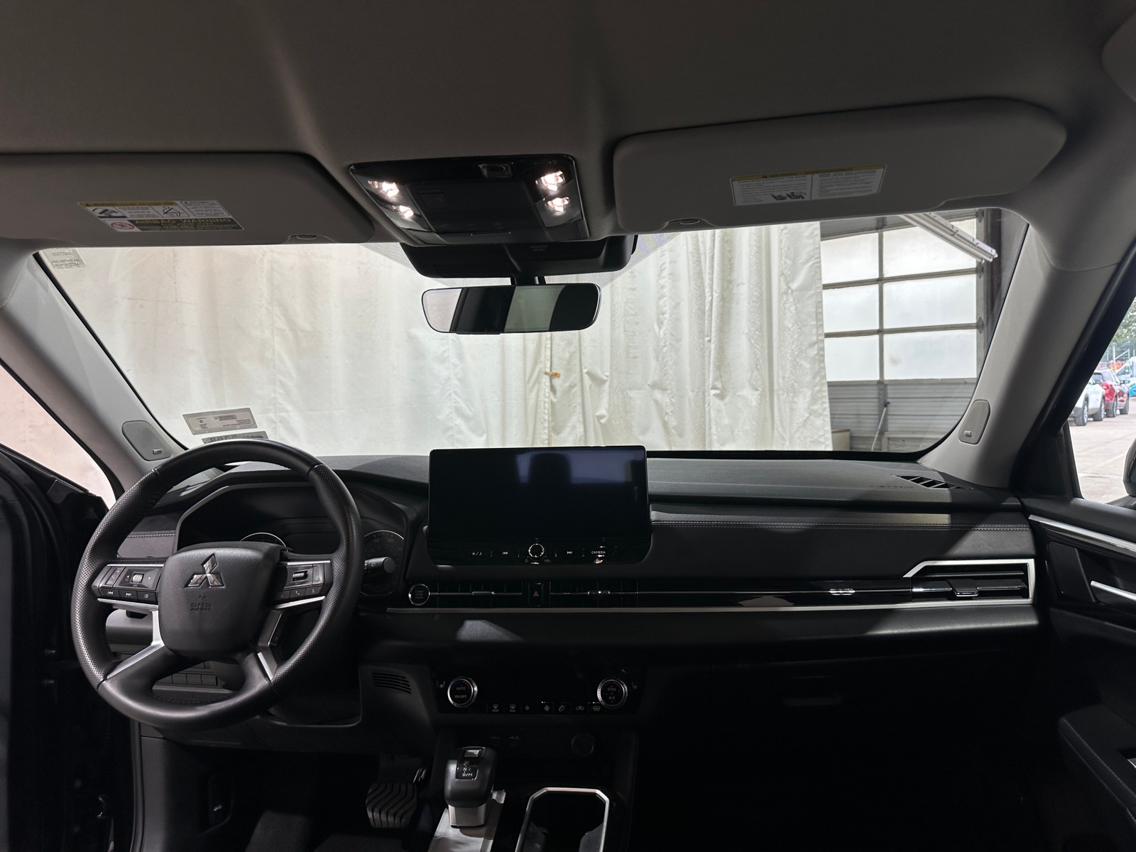 Thumbnail: 2025 Mitsubishi Outlander - 2