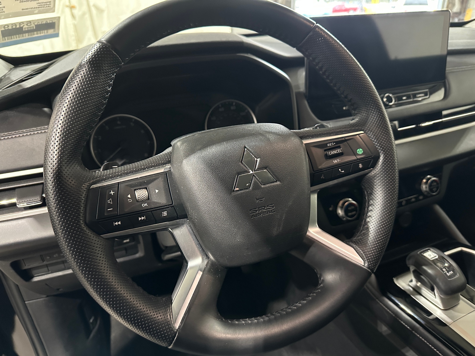 Thumbnail: 2025 Mitsubishi Outlander - 4