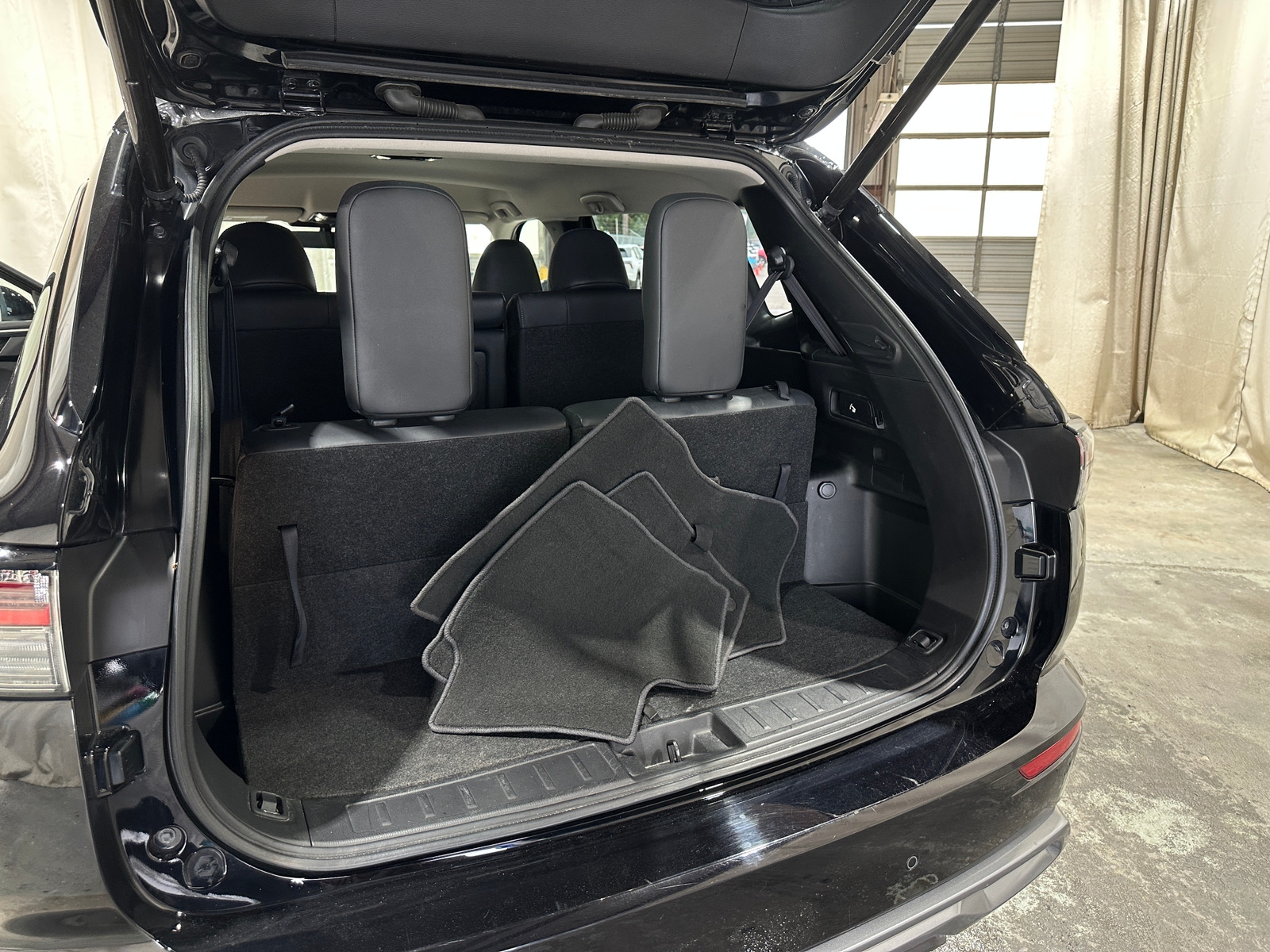 Thumbnail: 2025 Mitsubishi Outlander - 6