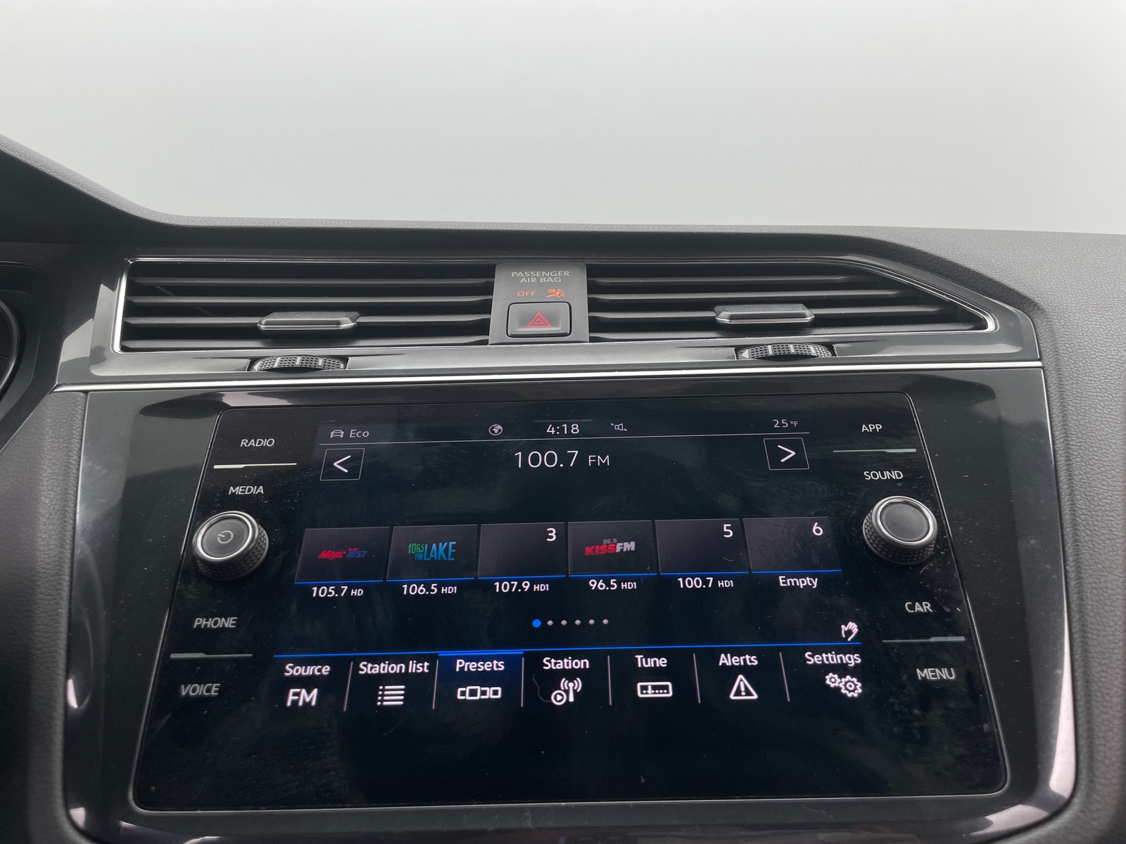 Thumbnail: 2021 Volkswagen Tiguan - 3