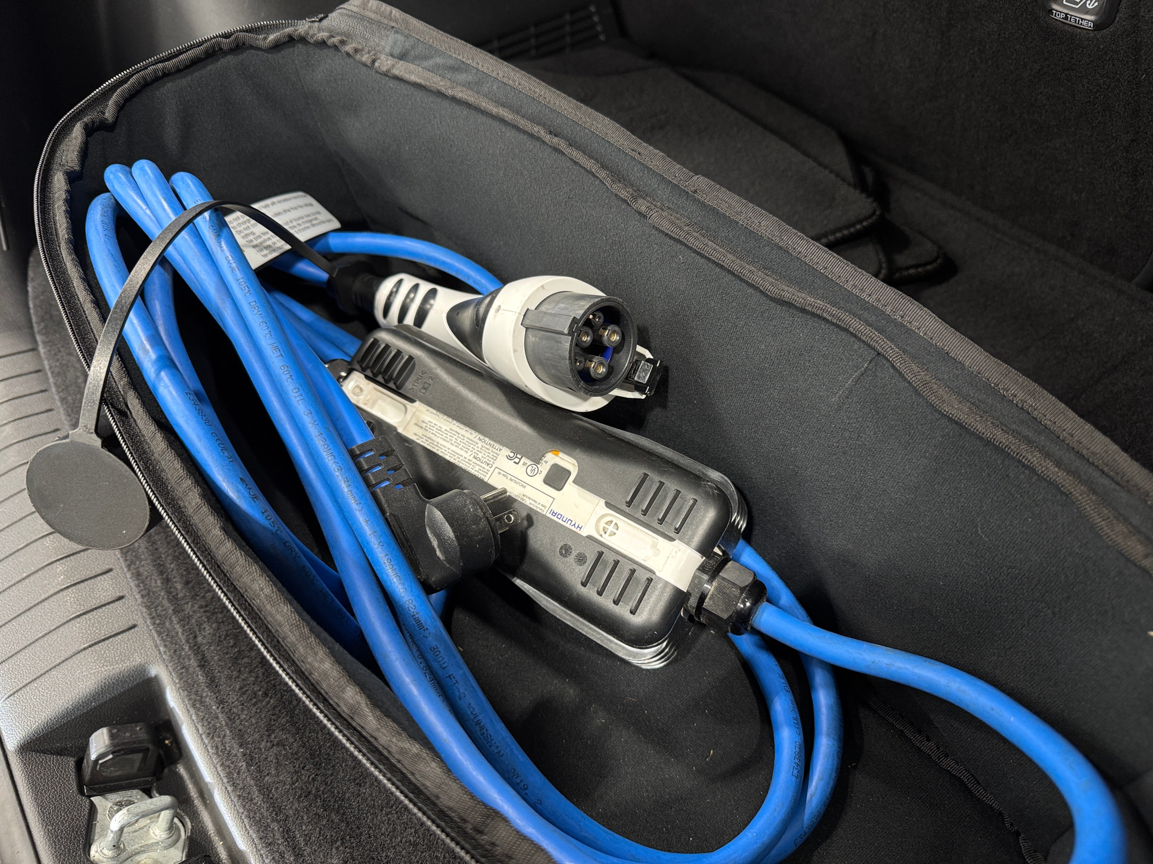 Used 2019 Hyundai Kona EV Limited with VIN KM8K33AG8KU040783 for sale in Oak Creek, WI