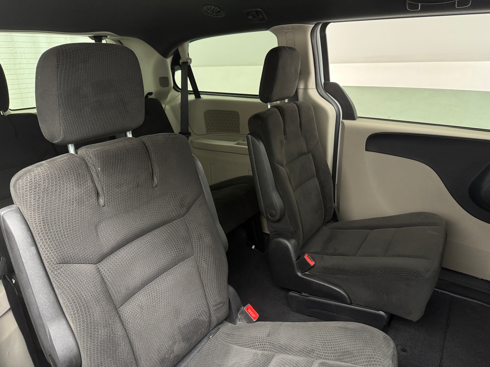 Thumbnail: 2016 Dodge Grand Caravan - 6