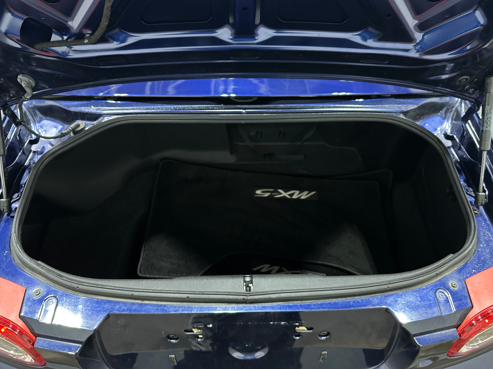 Thumbnail: 2010 Mazda MX-5 Miata - 6