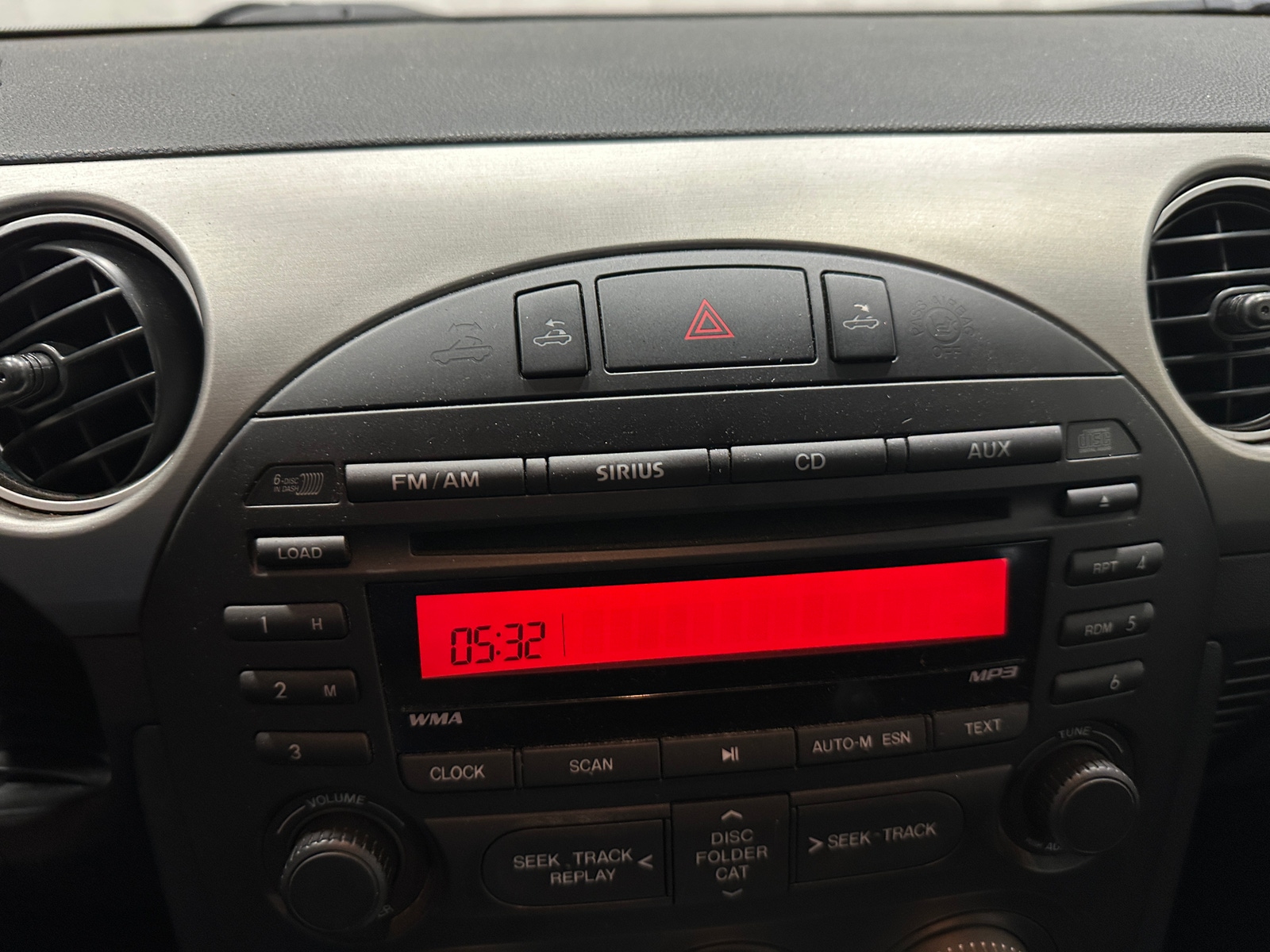 Thumbnail: 2010 Mazda MX-5 Miata - 4