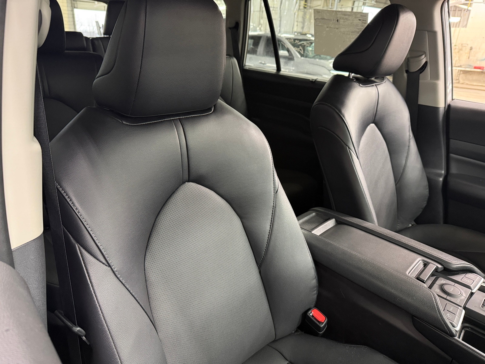 Thumbnail: 2025 Toyota Grand Highlander - 2