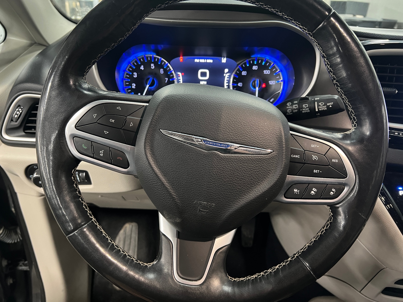 Thumbnail: 2021 Chrysler Pacifica - 4