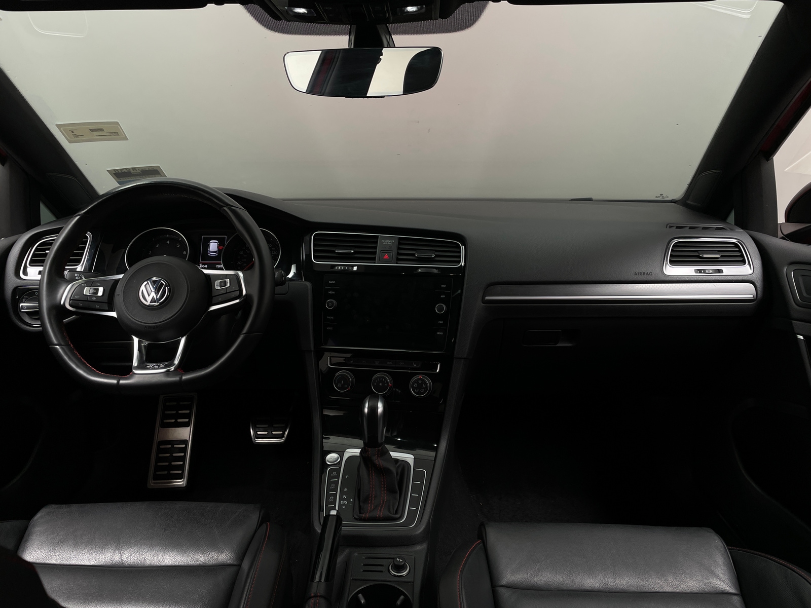 Thumbnail: 2021 Volkswagen Golf - 2