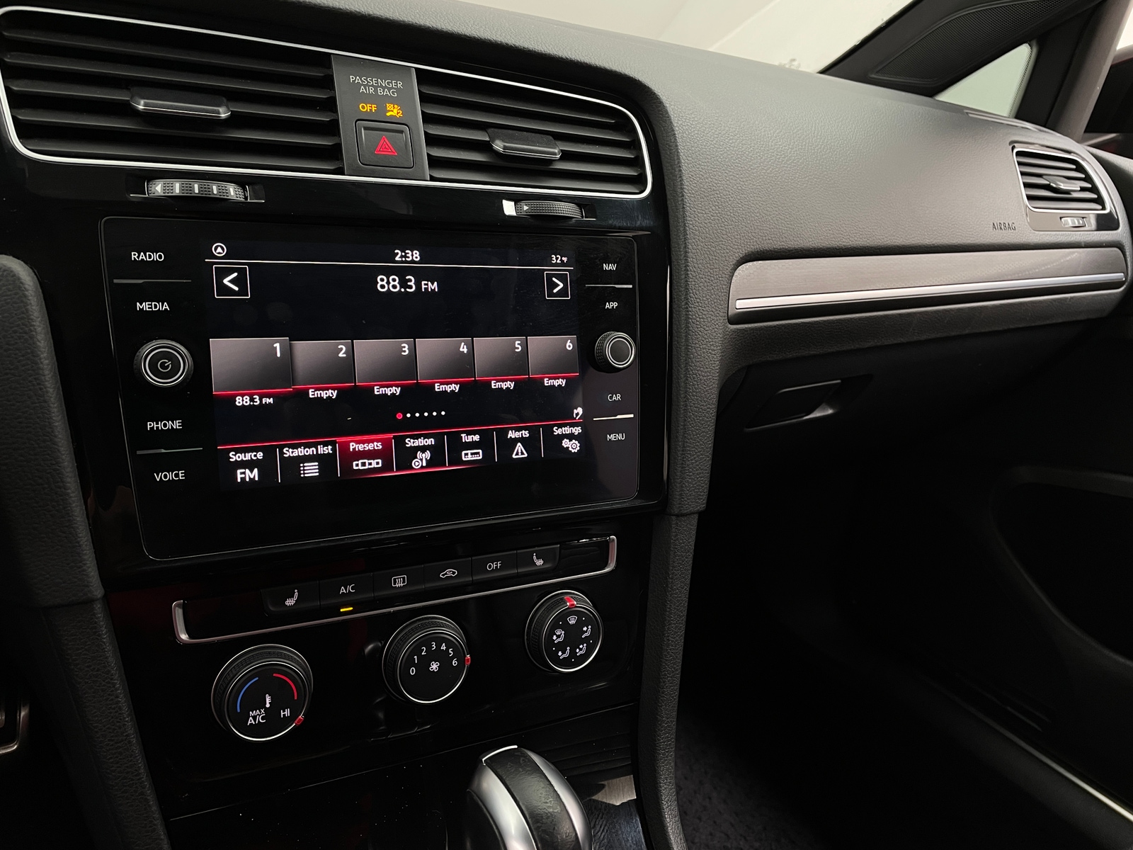 Thumbnail: 2021 Volkswagen Golf - 3