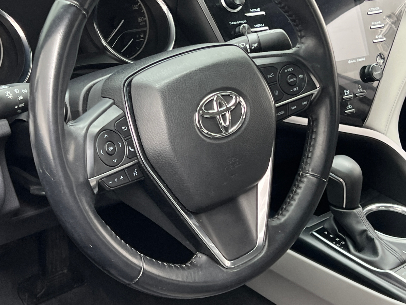 Thumbnail: 2019 Toyota Camry - 4