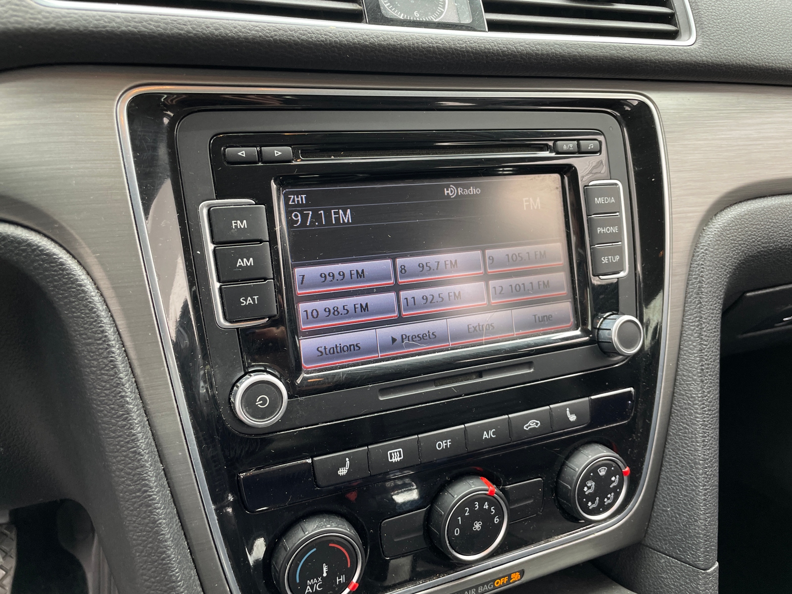 Thumbnail: 2014 Volkswagen Passat - 3