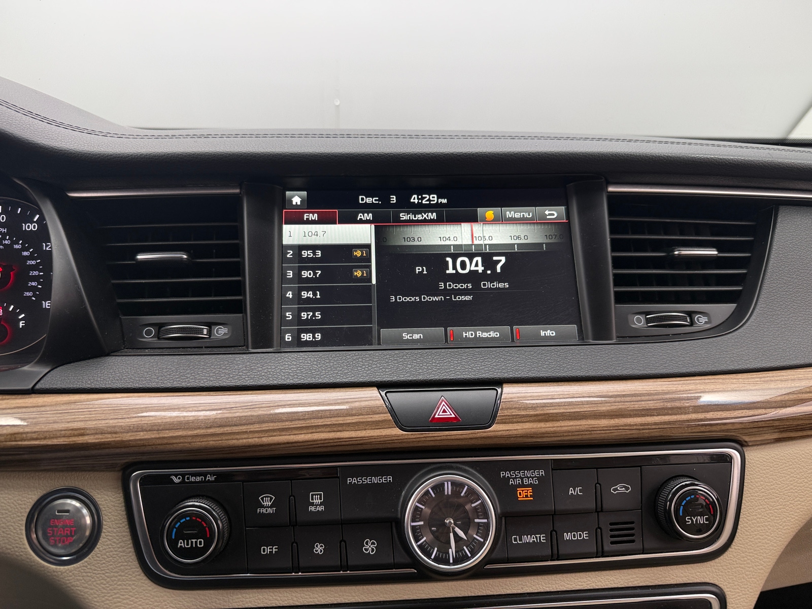 Thumbnail: 2017 Kia Cadenza - 3