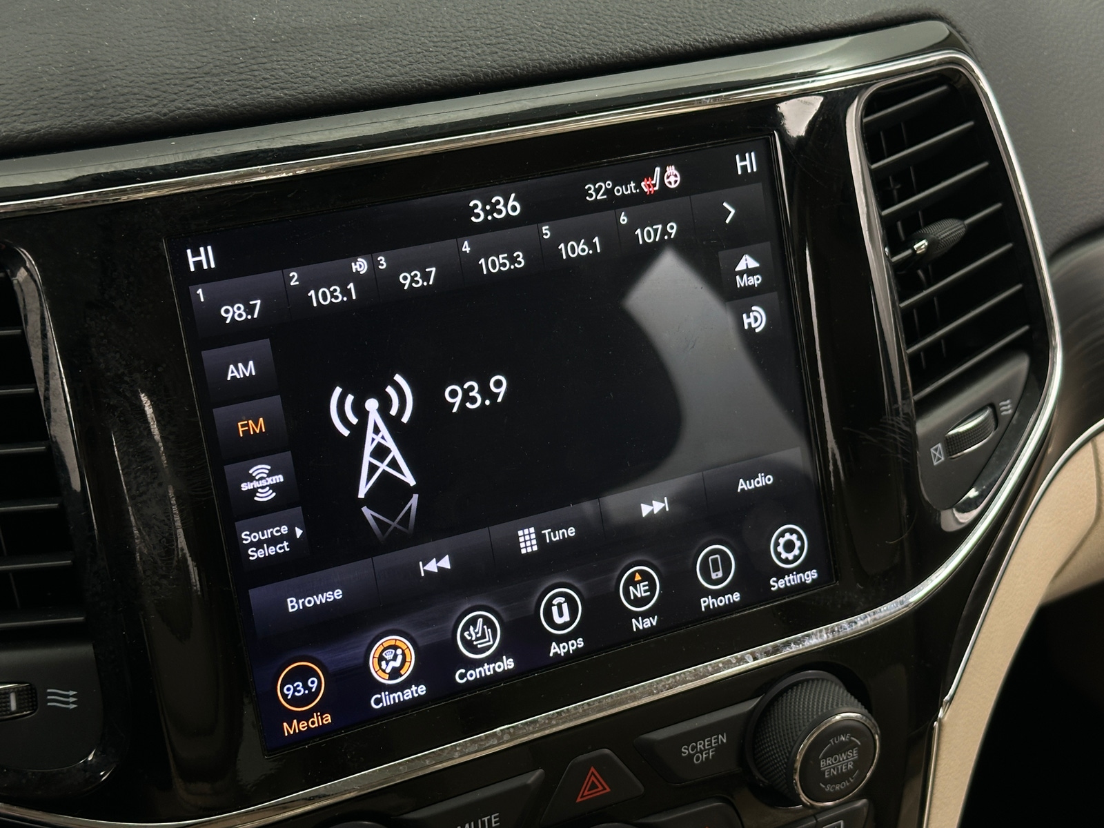 Thumbnail: 2021 Jeep Grand Cherokee - 3