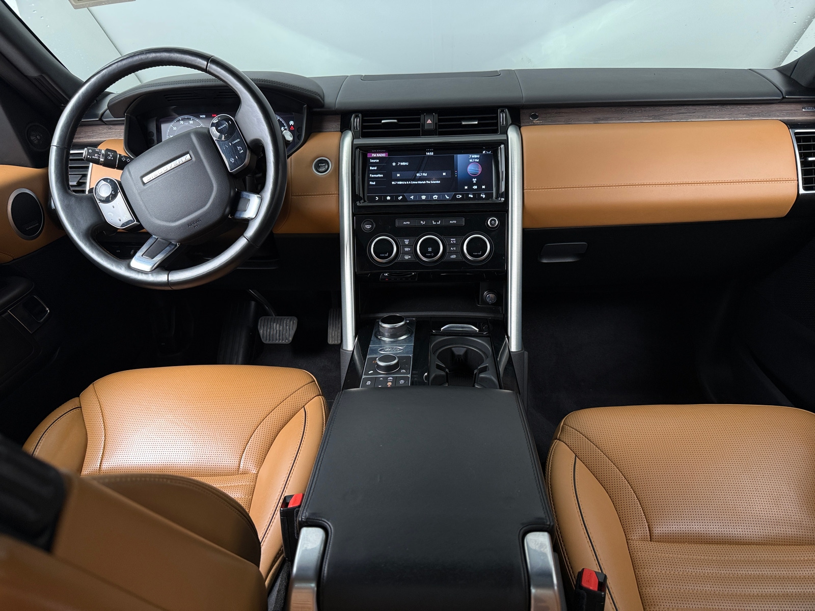 Thumbnail: 2020 Land Rover Discovery - 2