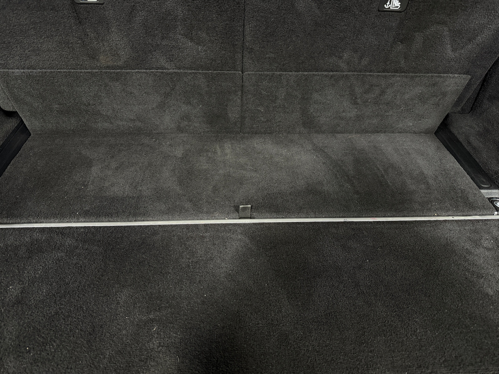 Thumbnail: 2020 Land Rover Discovery - 6