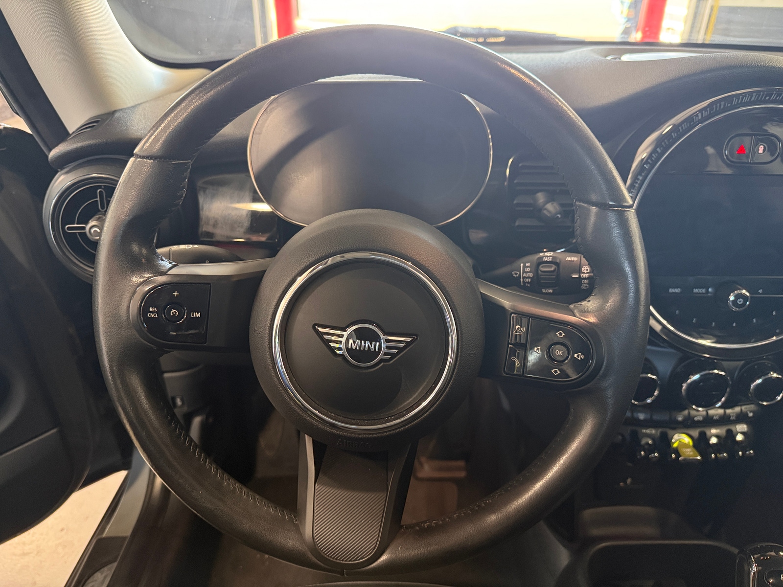 Thumbnail: 2022 MINI Cooper Hardtop - 4