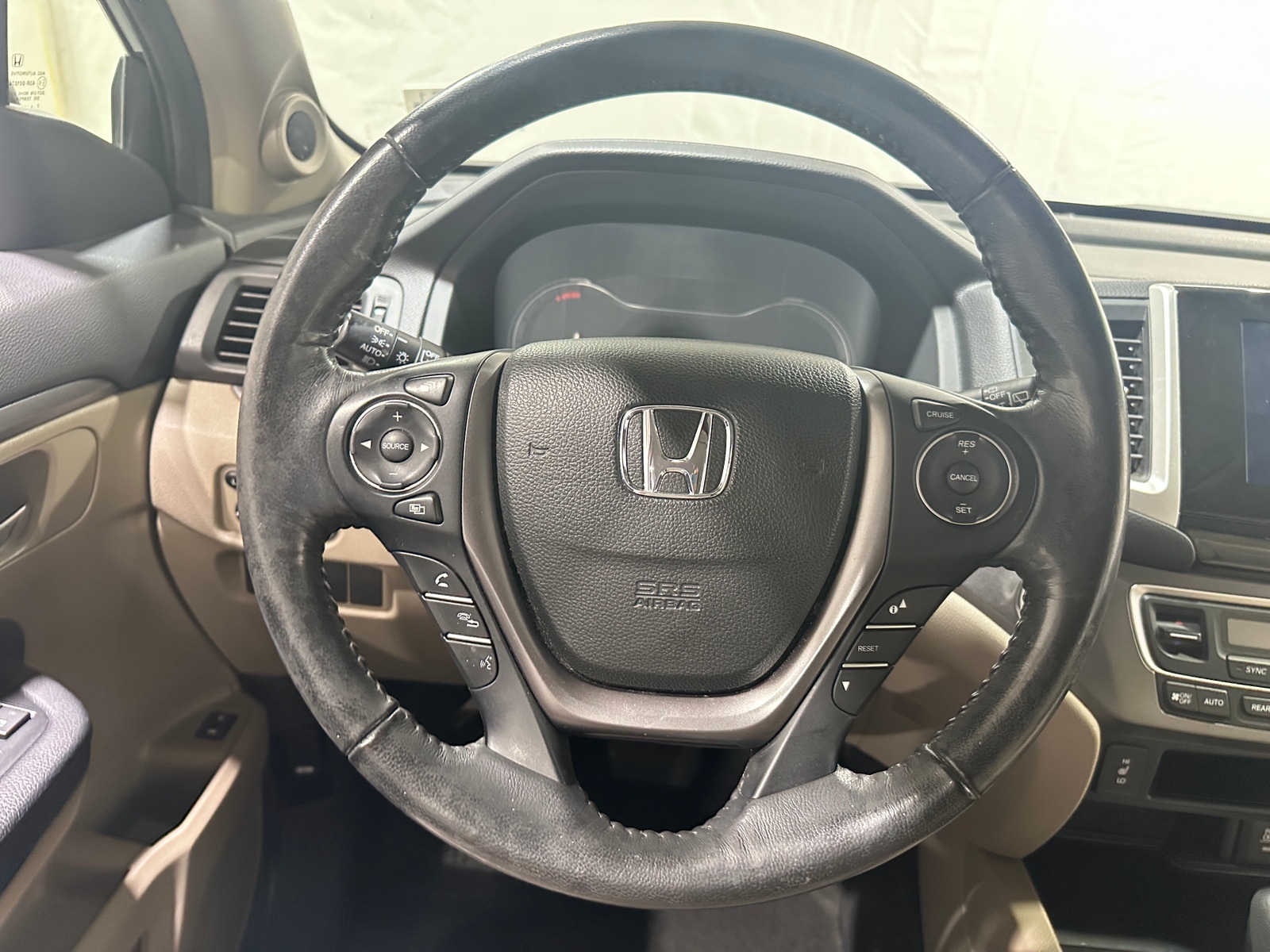 Thumbnail: 2017 Honda Pilot - 4