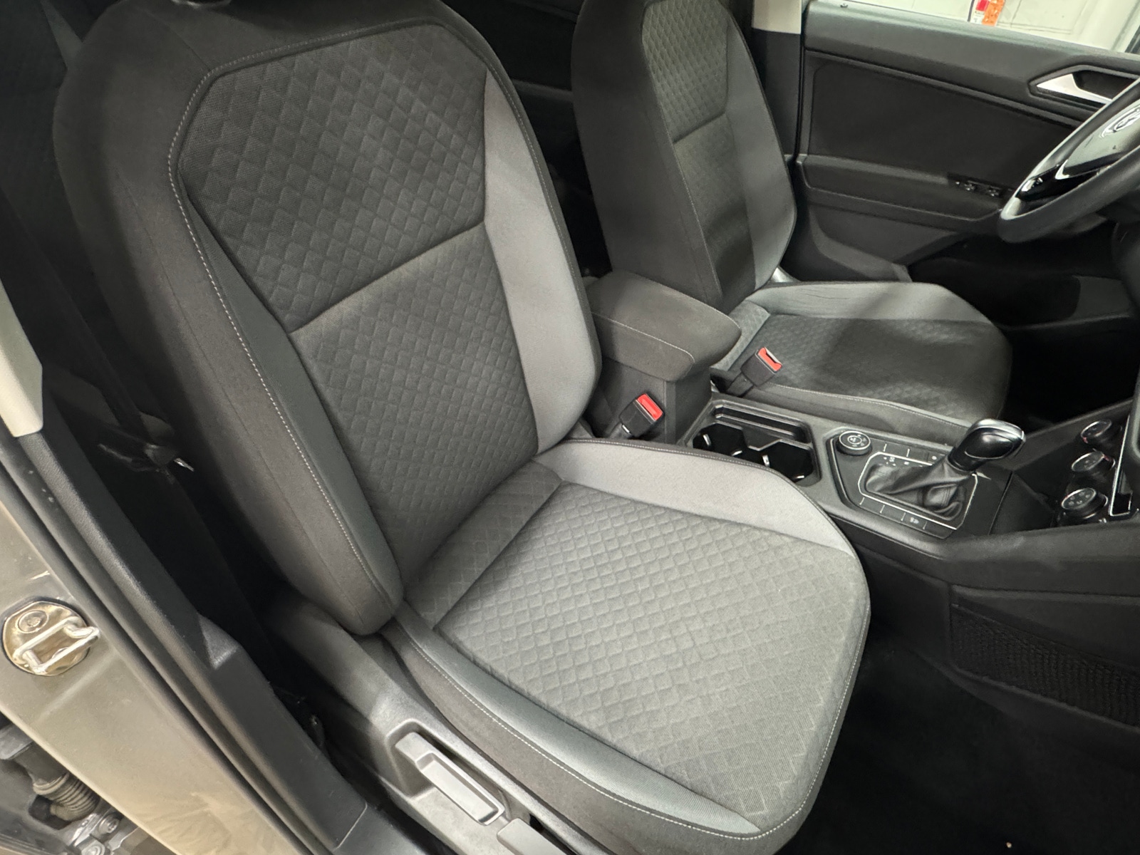 Thumbnail: 2020 Volkswagen Tiguan - 2