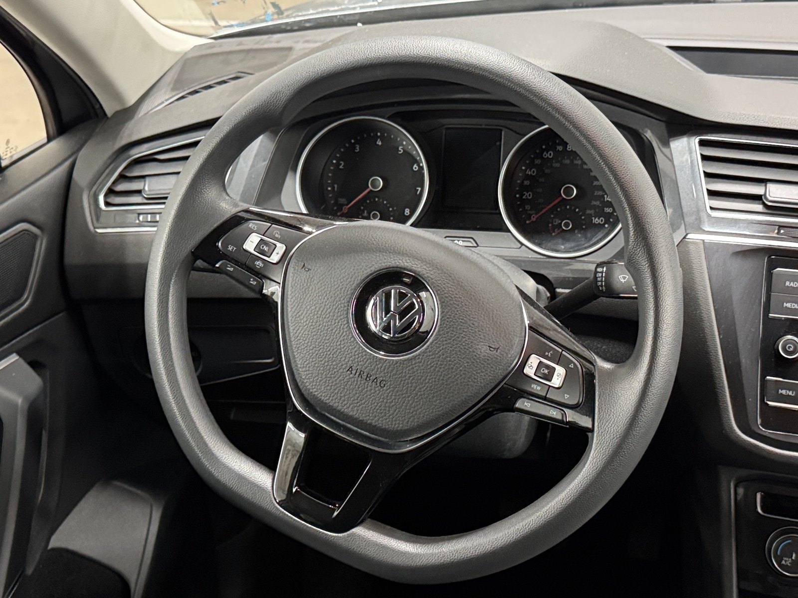 Thumbnail: 2020 Volkswagen Tiguan - 5