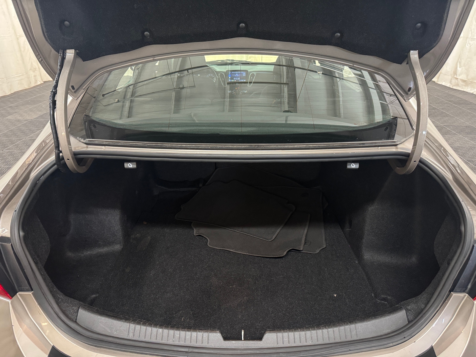 Thumbnail: 2023 Chevrolet Malibu - 7