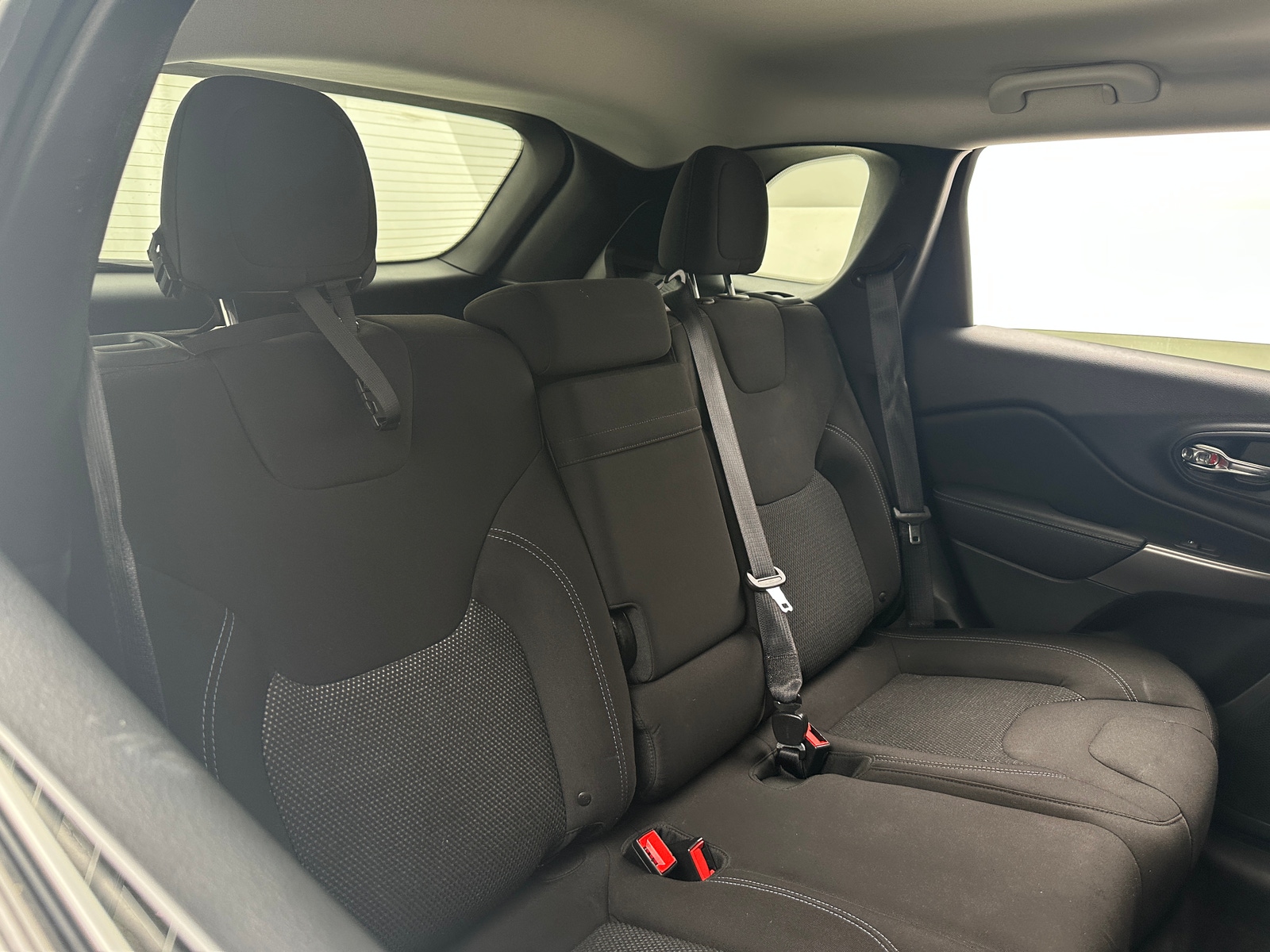 Thumbnail: 2019 Jeep Cherokee - 6