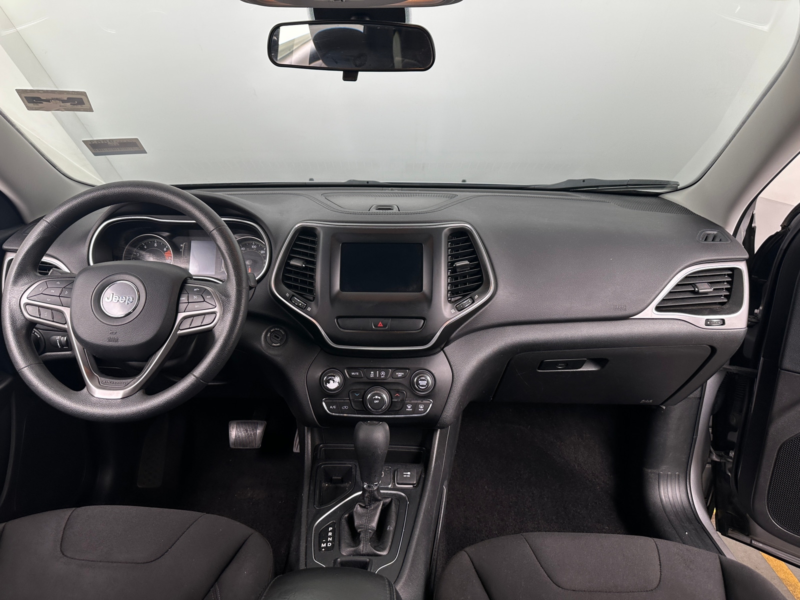 Thumbnail: 2019 Jeep Cherokee - 3